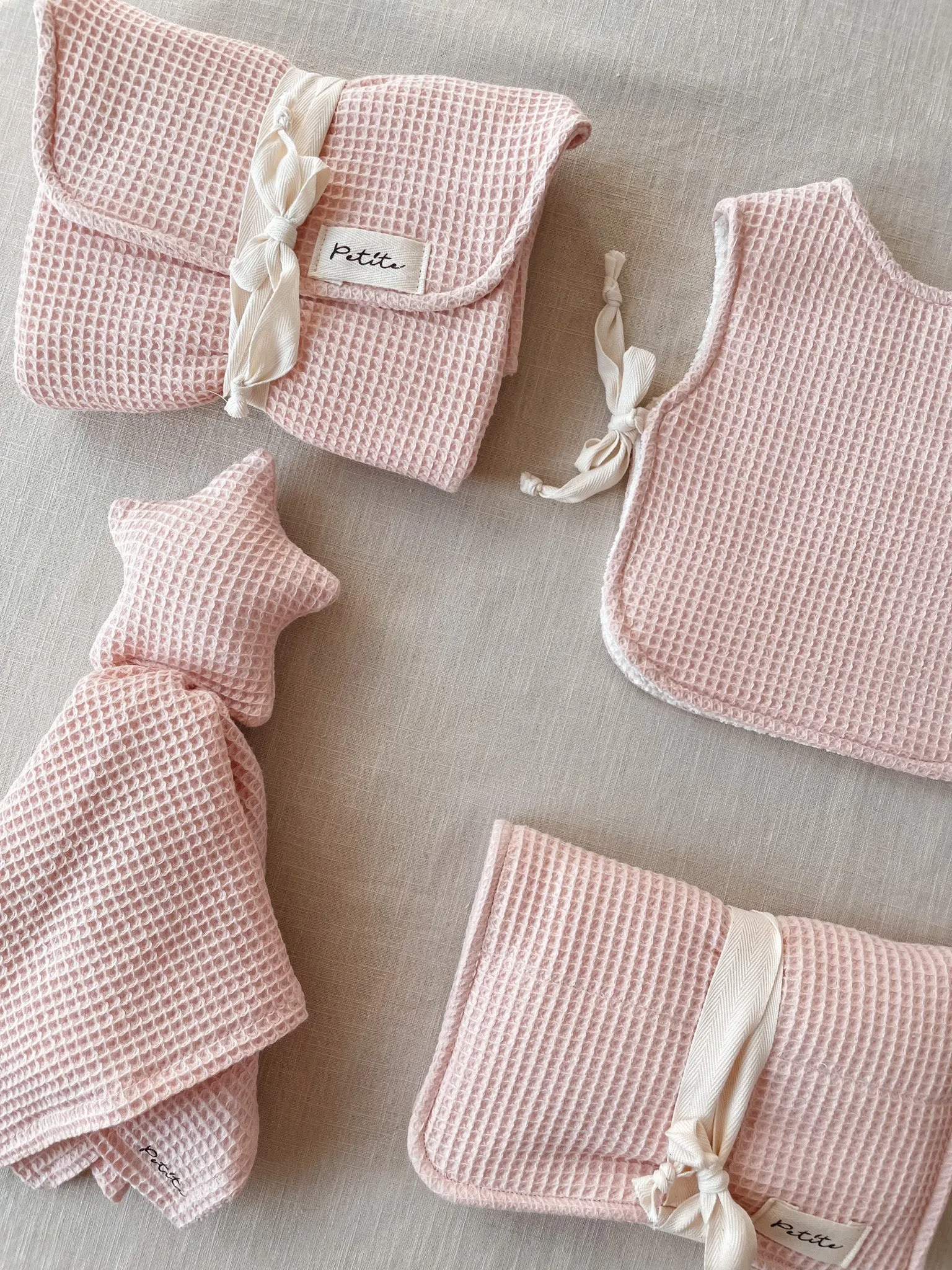 Baby & toddler bib / blush