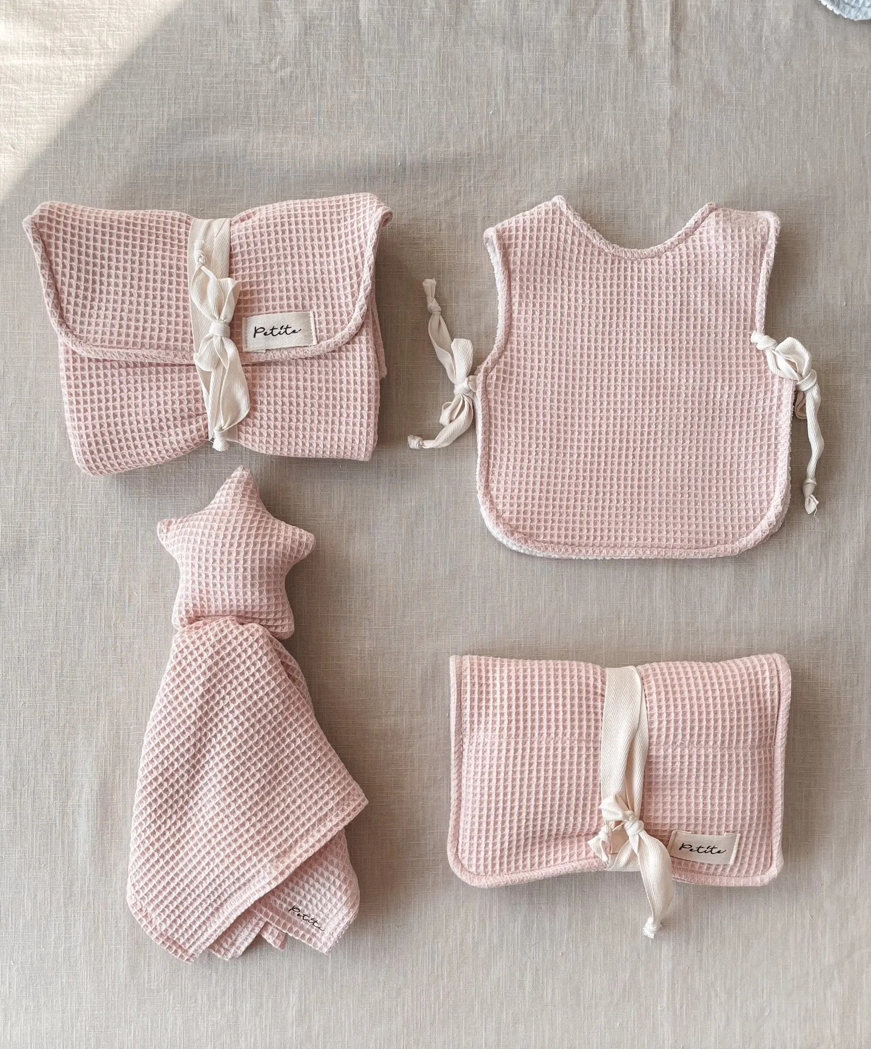 Baby & toddler bib / blush