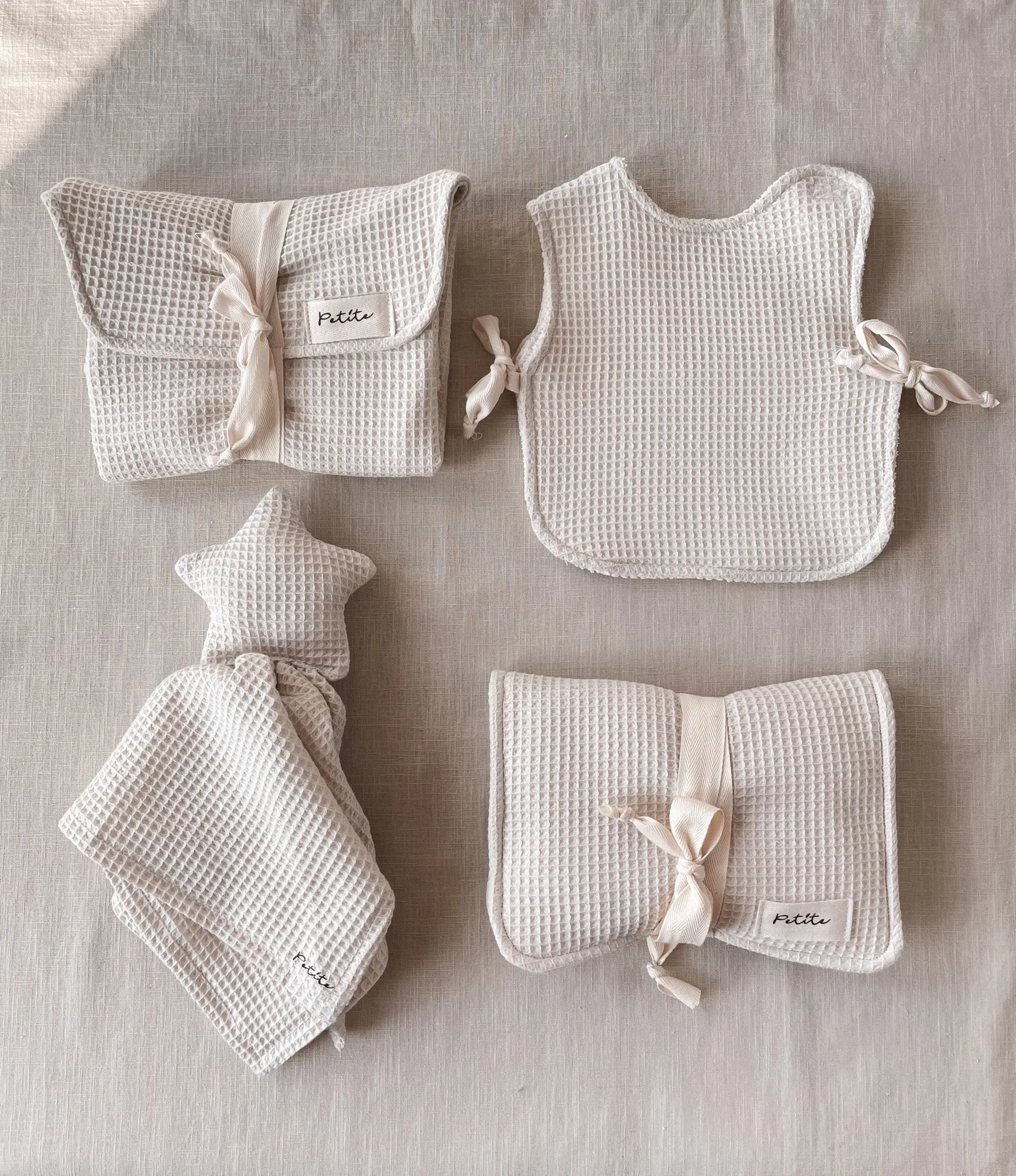 Baby & toddler bib / oat