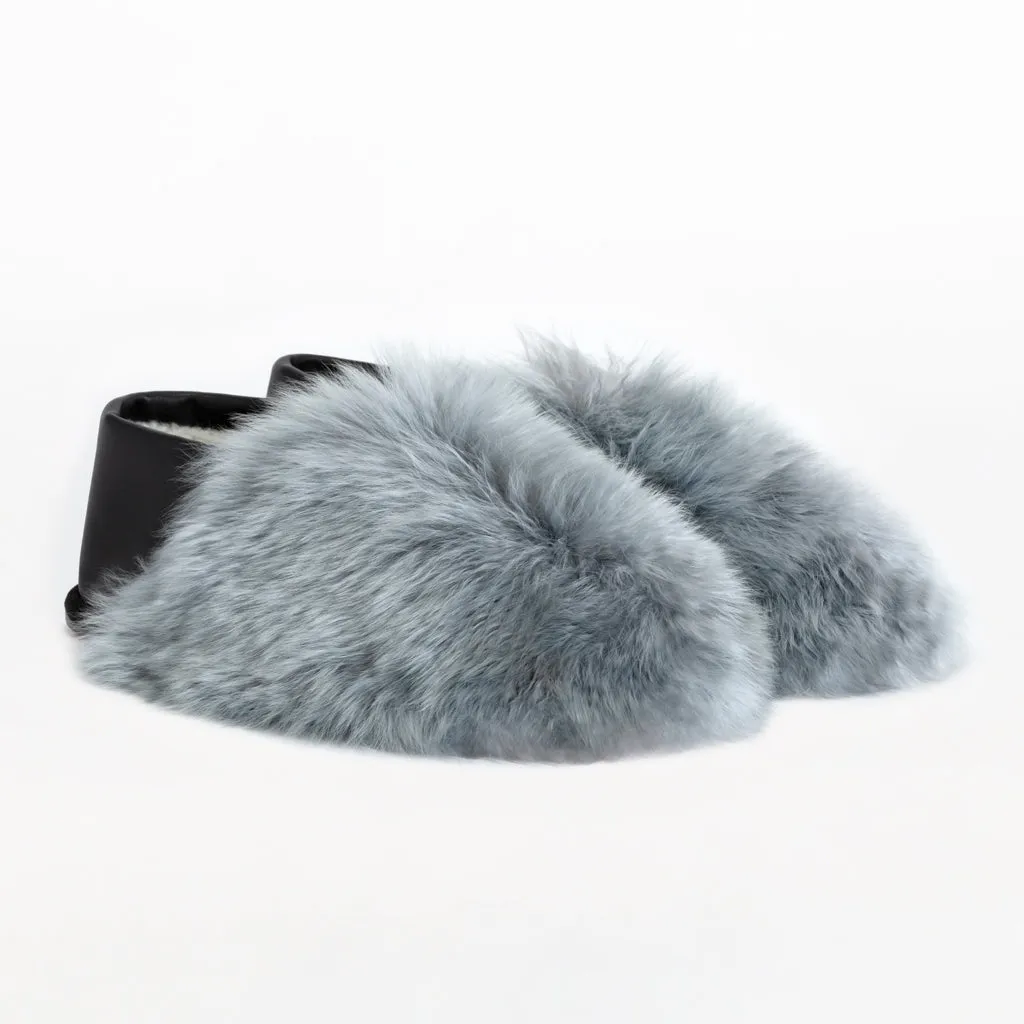 ETHICALLY AND CRUELTY FREE ALPACA SLIPPERS IN DOLPHIN GREY