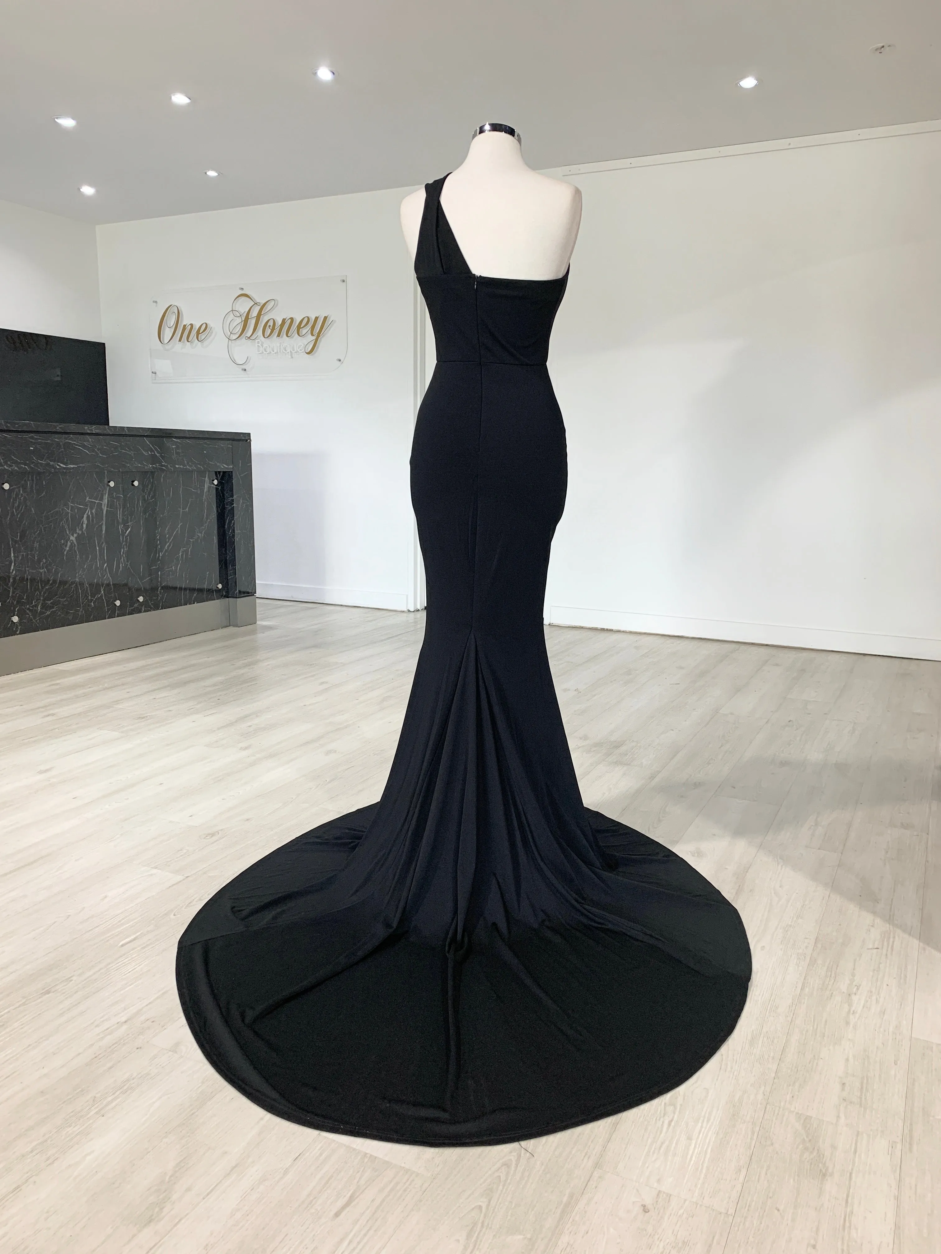 Honey Couture LAYLAH Black One Shoulder Mermaid Formal Dress