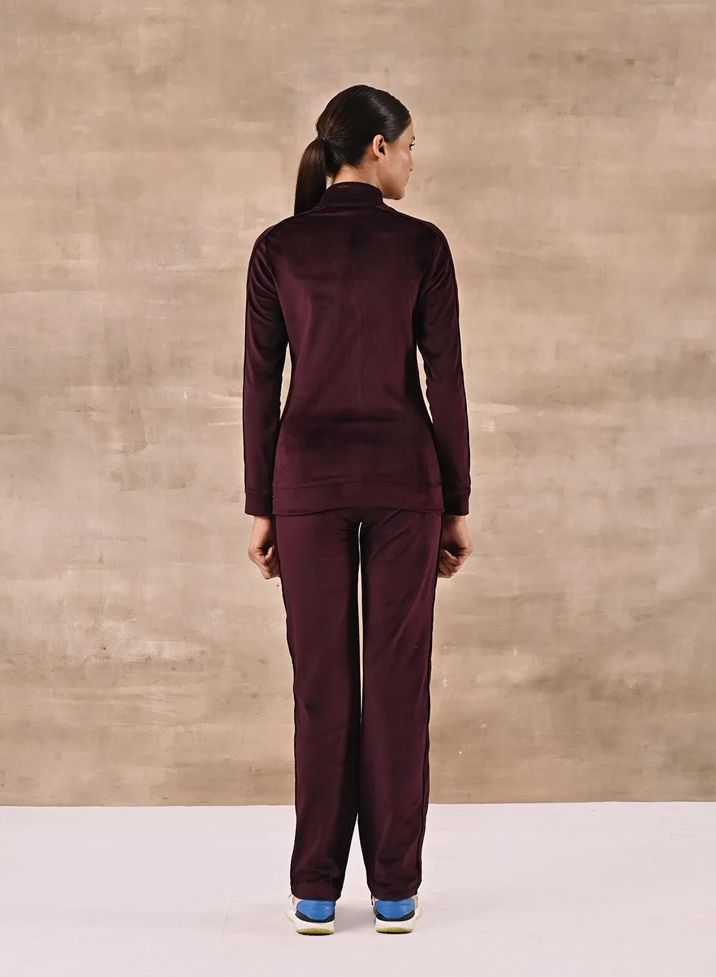 Maroon Tracksuit with Classic Collar and Zip Closure